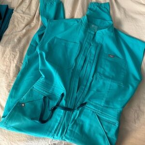 FIGS women’s Rafaela Cargo ScrubJumpsuit in oasis